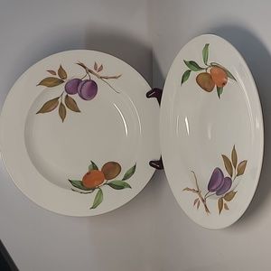 Royal worcester evesham "M" 9" soup plate set of 2